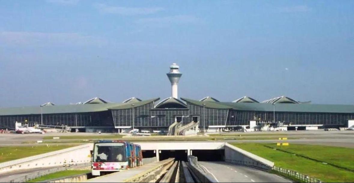2 Pax Luxury View Klia Terminal *