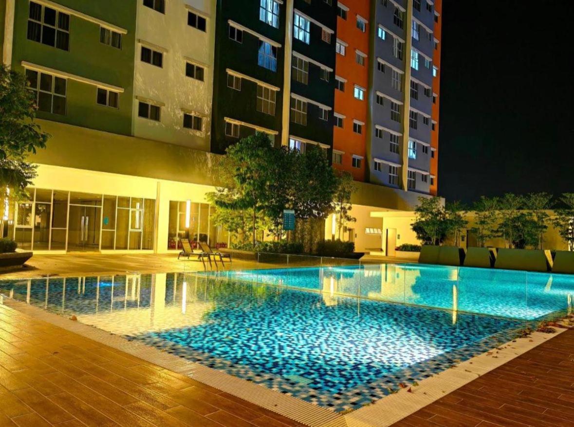 2 Pax Luxury View Klia Terminal Apartment
